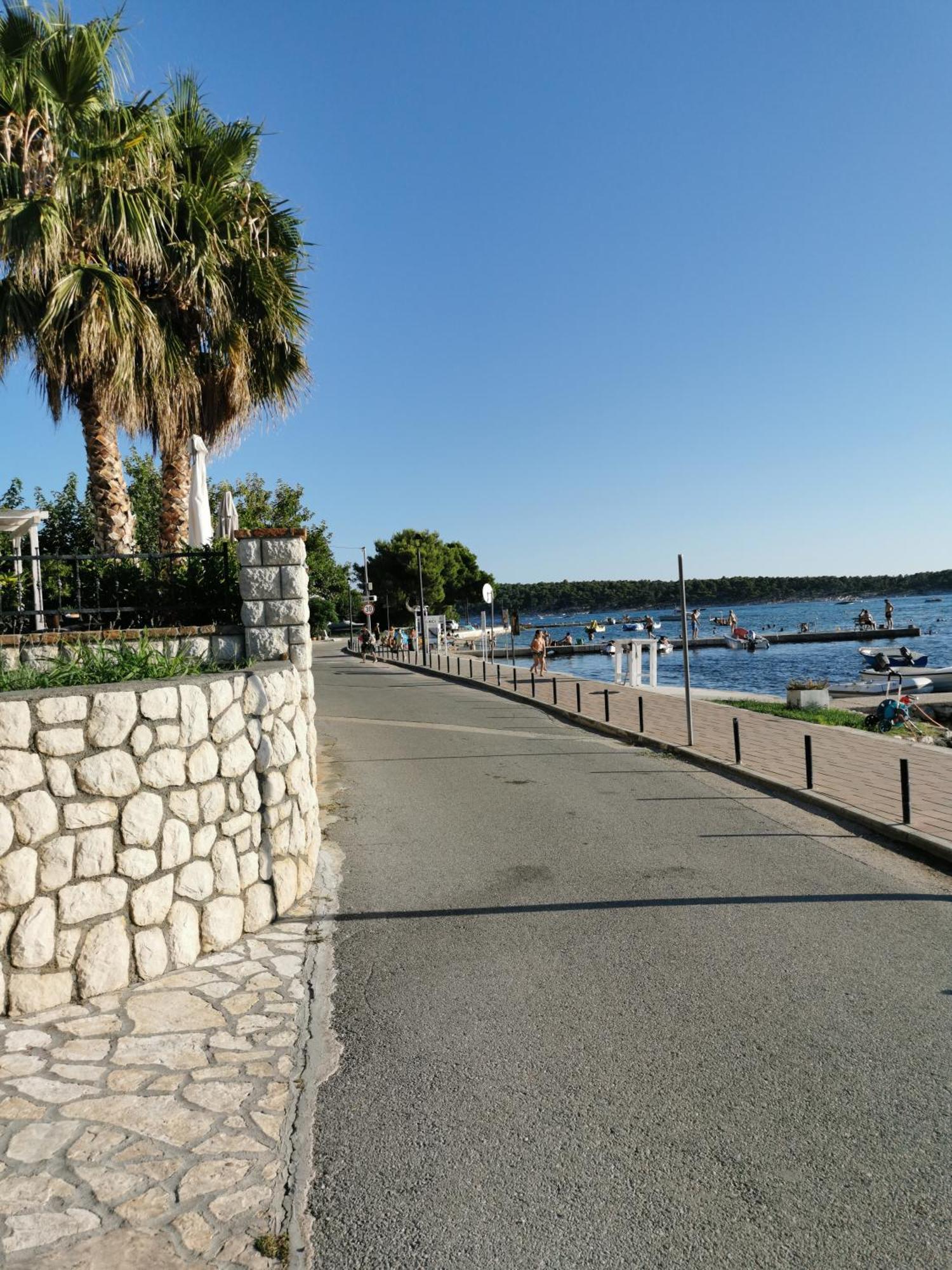 Room'S Brica Barbat na Rabu Εξωτερικό φωτογραφία